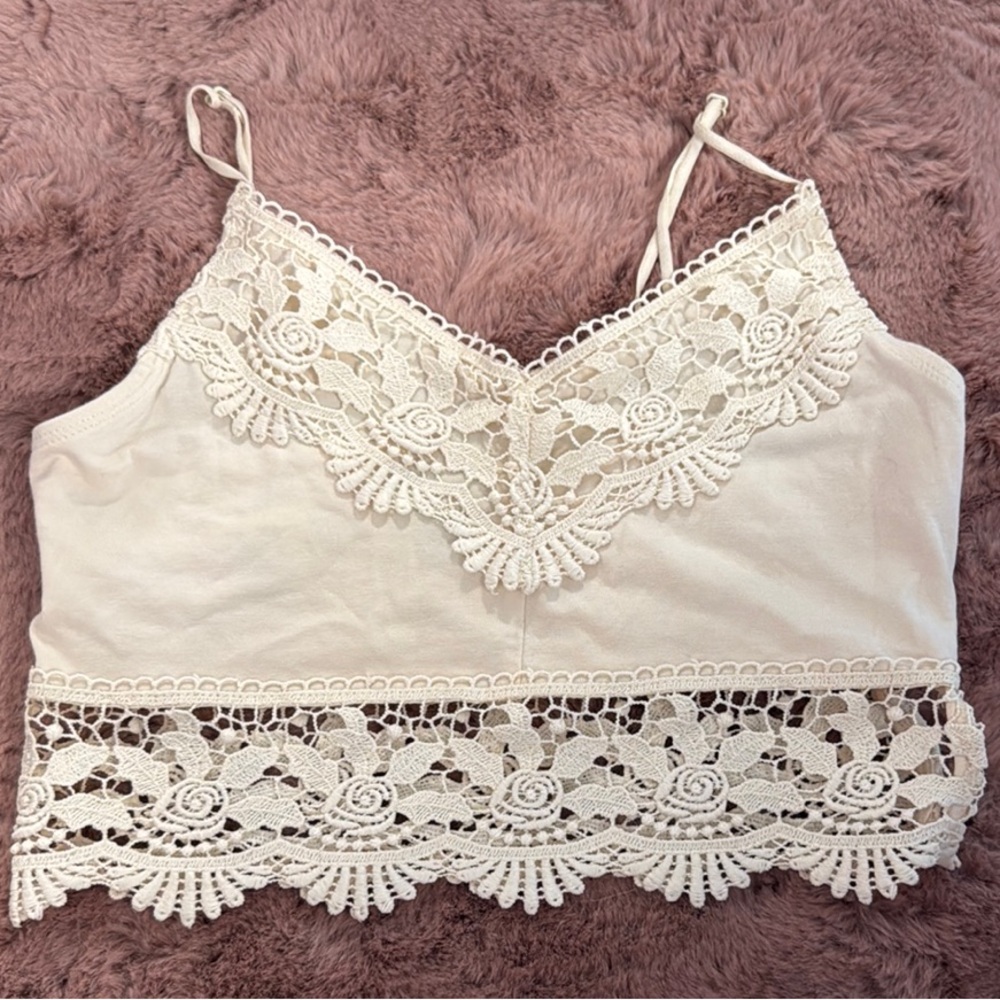 Elegant off white Lace Trim Women's crop top size 2